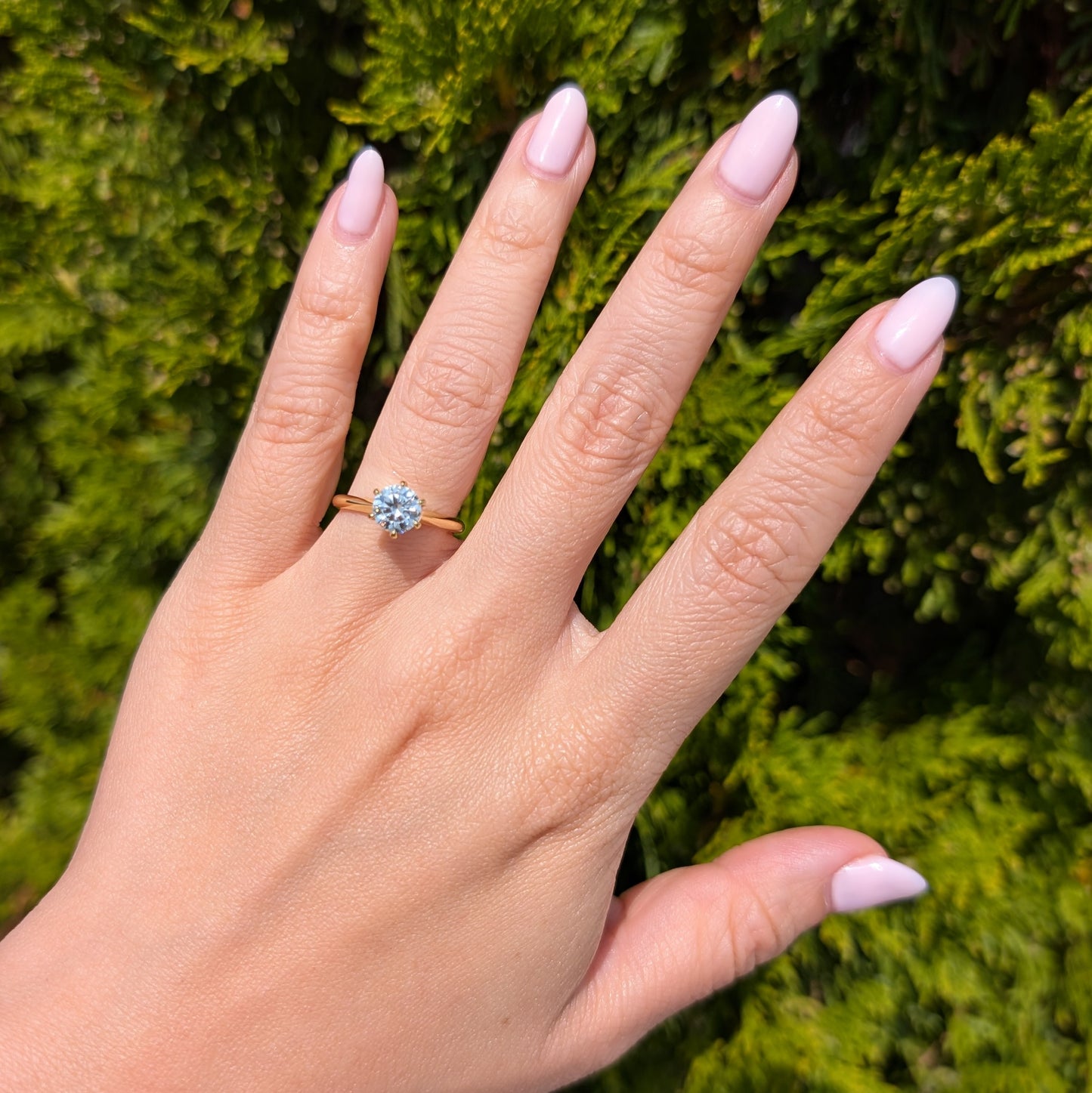 The Bold Classic Gold — 1CT Round Moissanite Solitaire Ring
